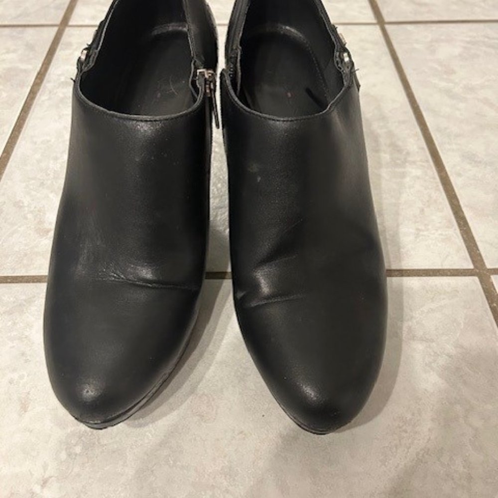 Bandolino Size 9.5 Black Bootie